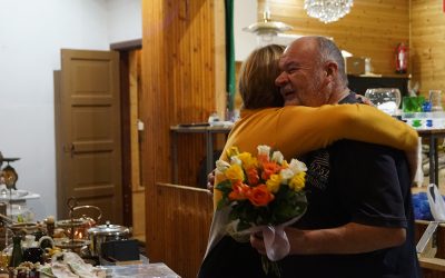 ”…tosi hienot, mitä saa, onko kymppi kellä, onko 15, halvat, tosi hienot, mitä saa…”