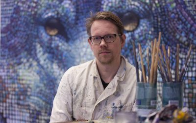 Samuli Heimonen maalaa Petäjäveden kirkon lehterikaiteisiin kerroksen tätä aikaa (Vain tilaajille)