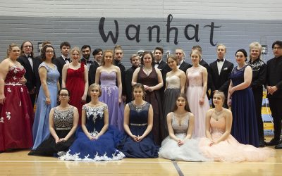 Kuvagalleria Petäjäveden lukion wanhojen tansseista 2019