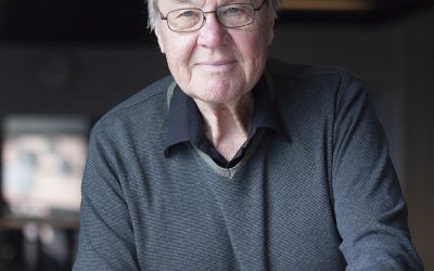 Taisto Polvi laulaa Petäjäisten juhlakonsertissa