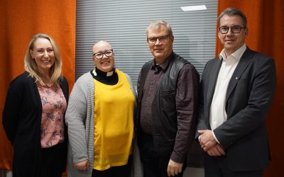 110-vuotias panostaa lapsiin ja pienyrittäjyyteen
