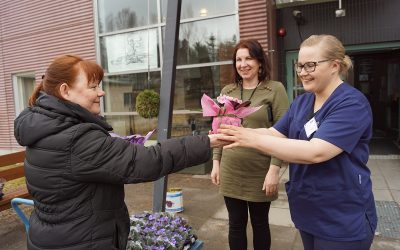 Kukkalahjoitus eturintamaan (Juttu vain tilaajille)