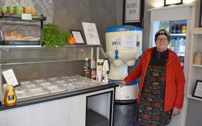 Jäätelökahvila on houkutellut sateellakin