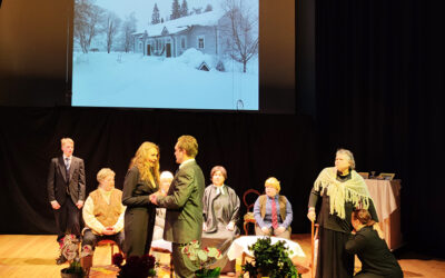 Petäjäveden teatterin Niskavuoren naisissa perinteiden kunnioittaminen kohtaa edistysmielisen avarakatseisuuden
